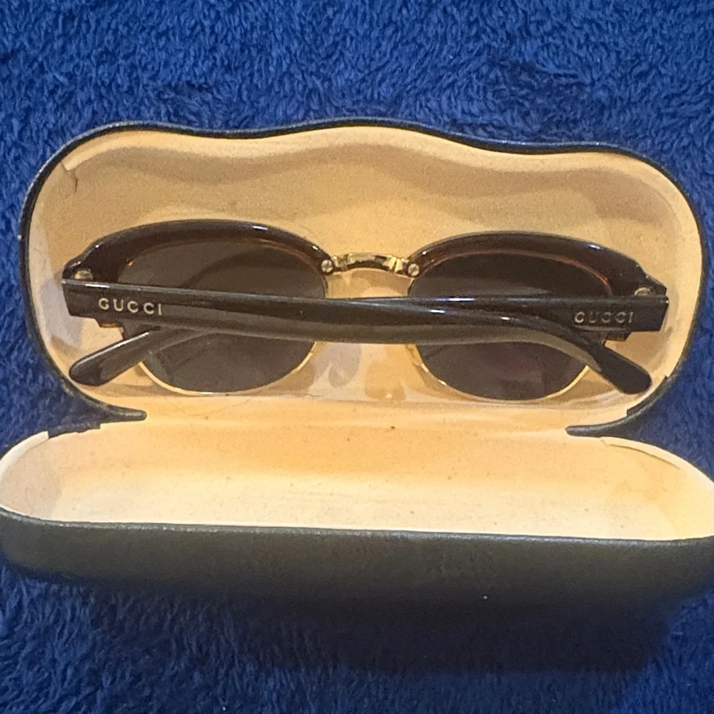 GUCCI Black and Gold Sunglasses with Case and wipe.